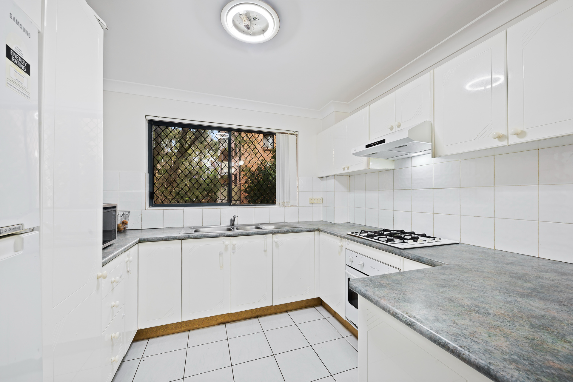 5/245 Targo Road, Toongabbie NSW 2146 - photo 3