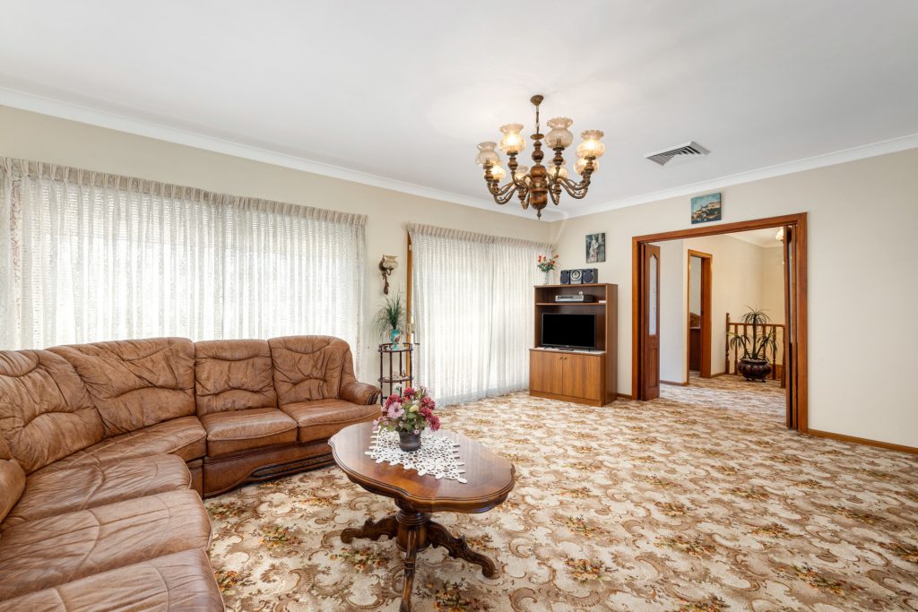 15 Bringelly Avenue, Pendle Hill NSW 2145 - photo 2