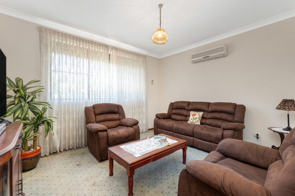 15 Bringelly Avenue, Pendle Hill NSW 2145 - photo 3