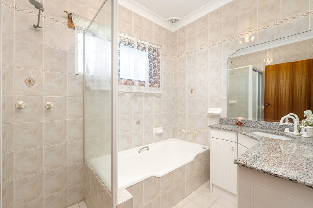 15 Bringelly Avenue, Pendle Hill NSW 2145 - photo 10