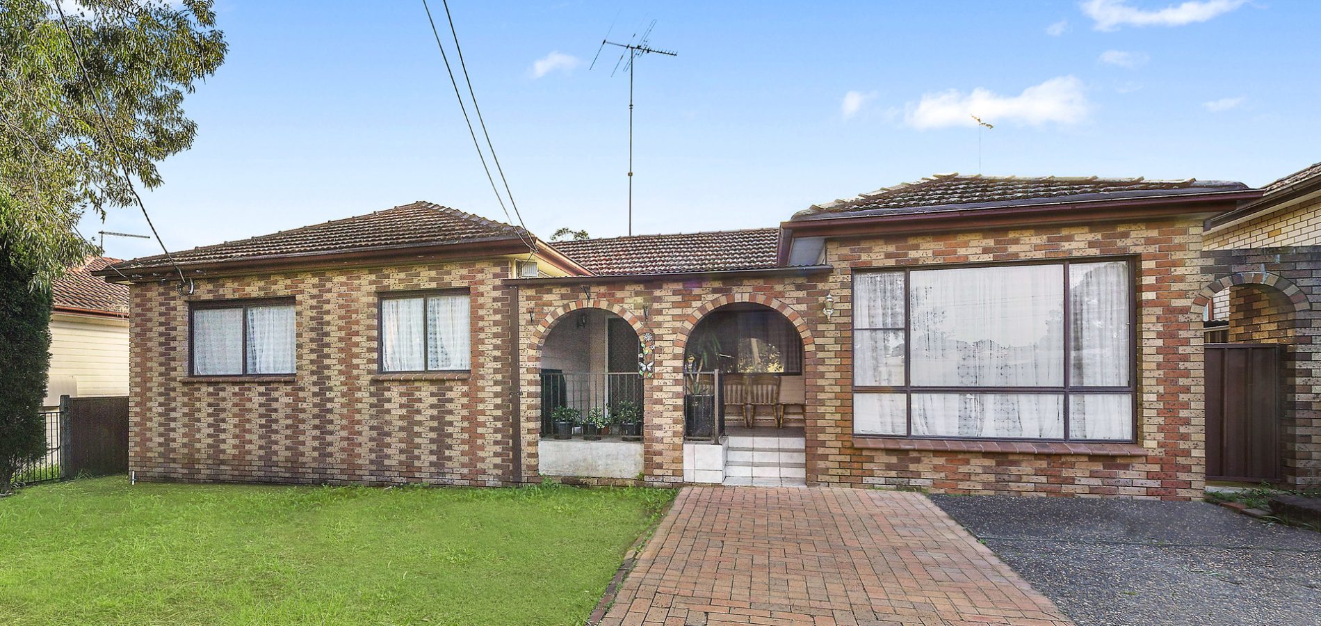 15 & 15A Leabons Lane, Seven Hills NSW 2147 - photo 2
