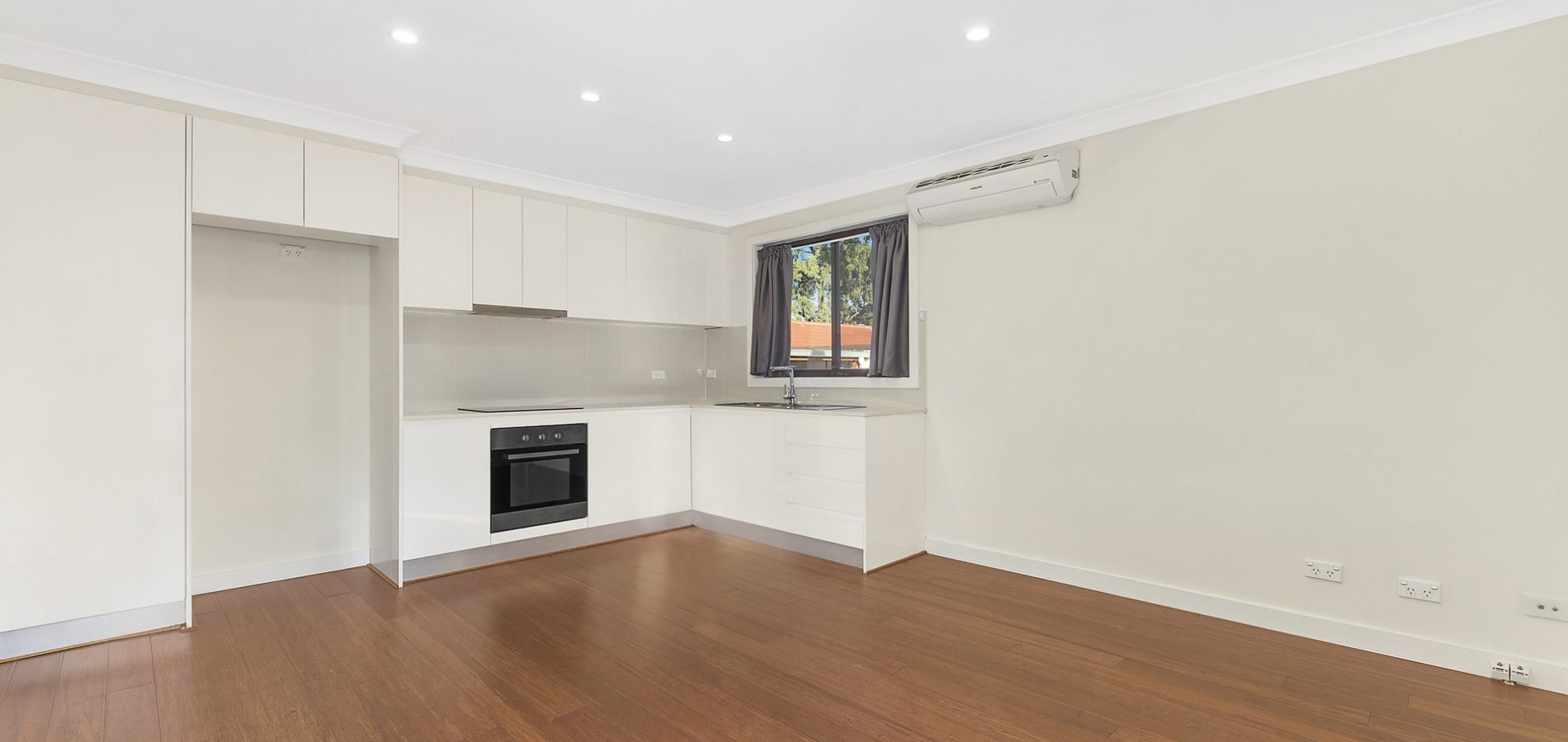 15 & 15A Leabons Lane, Seven Hills NSW 2147 - photo 4