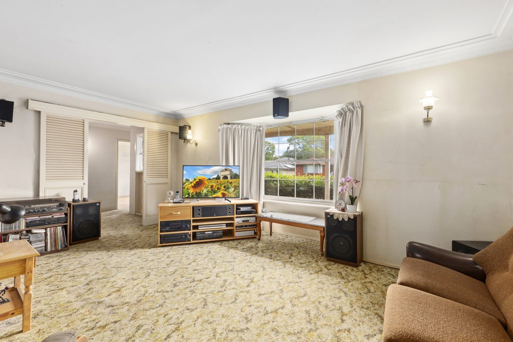 7 Russell Avenue, Winston Hills NSW 2153 - photo 4