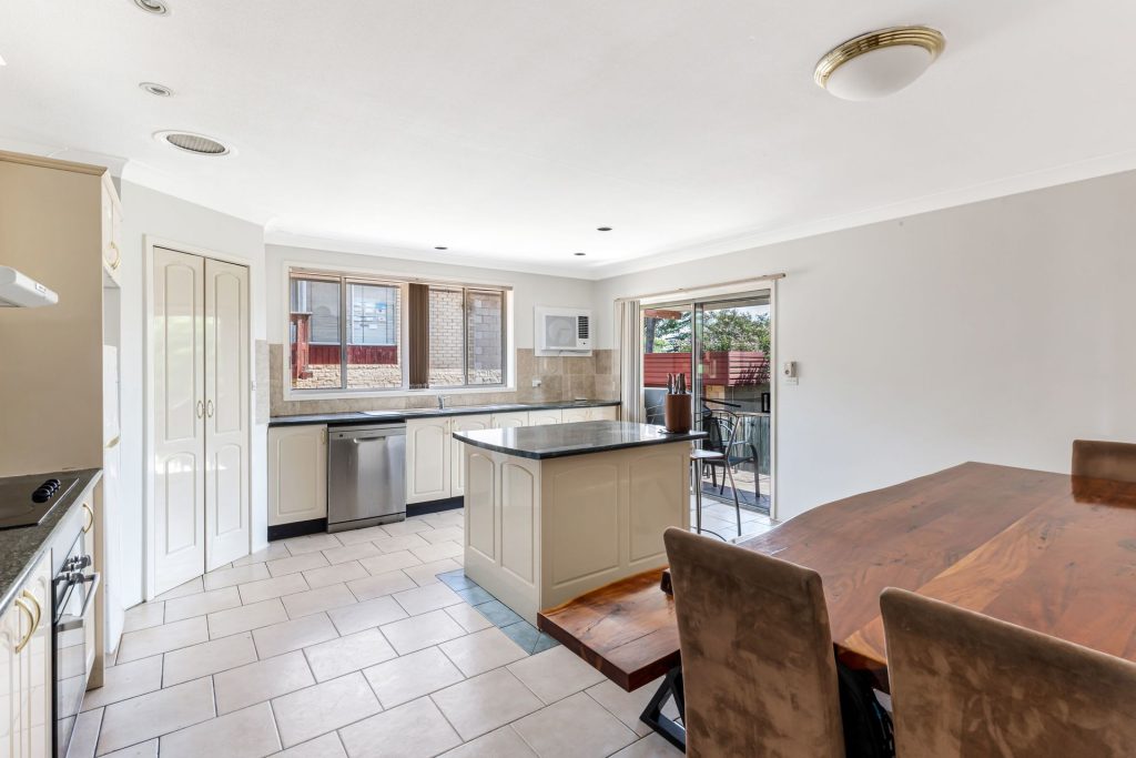 10 Sarah Crescent, Baulkham Hills NSW 2153 - photo 5