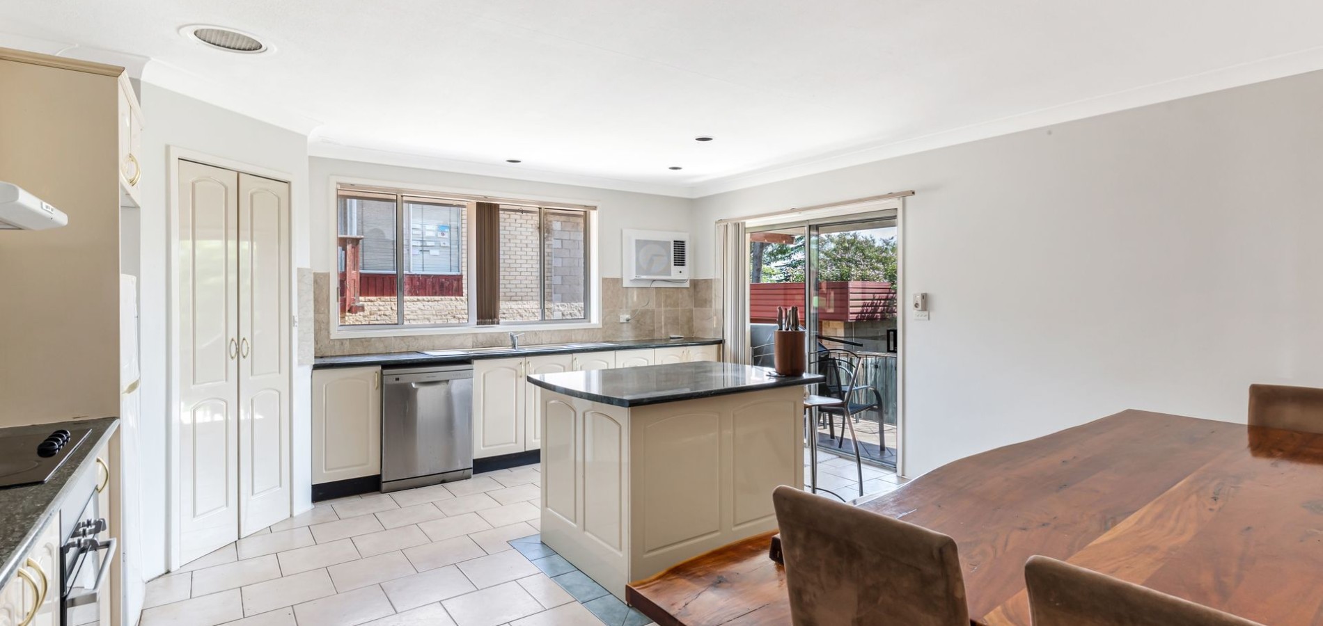 10 Sarah Crescent, Baulkham Hills NSW 2153 - photo 5
