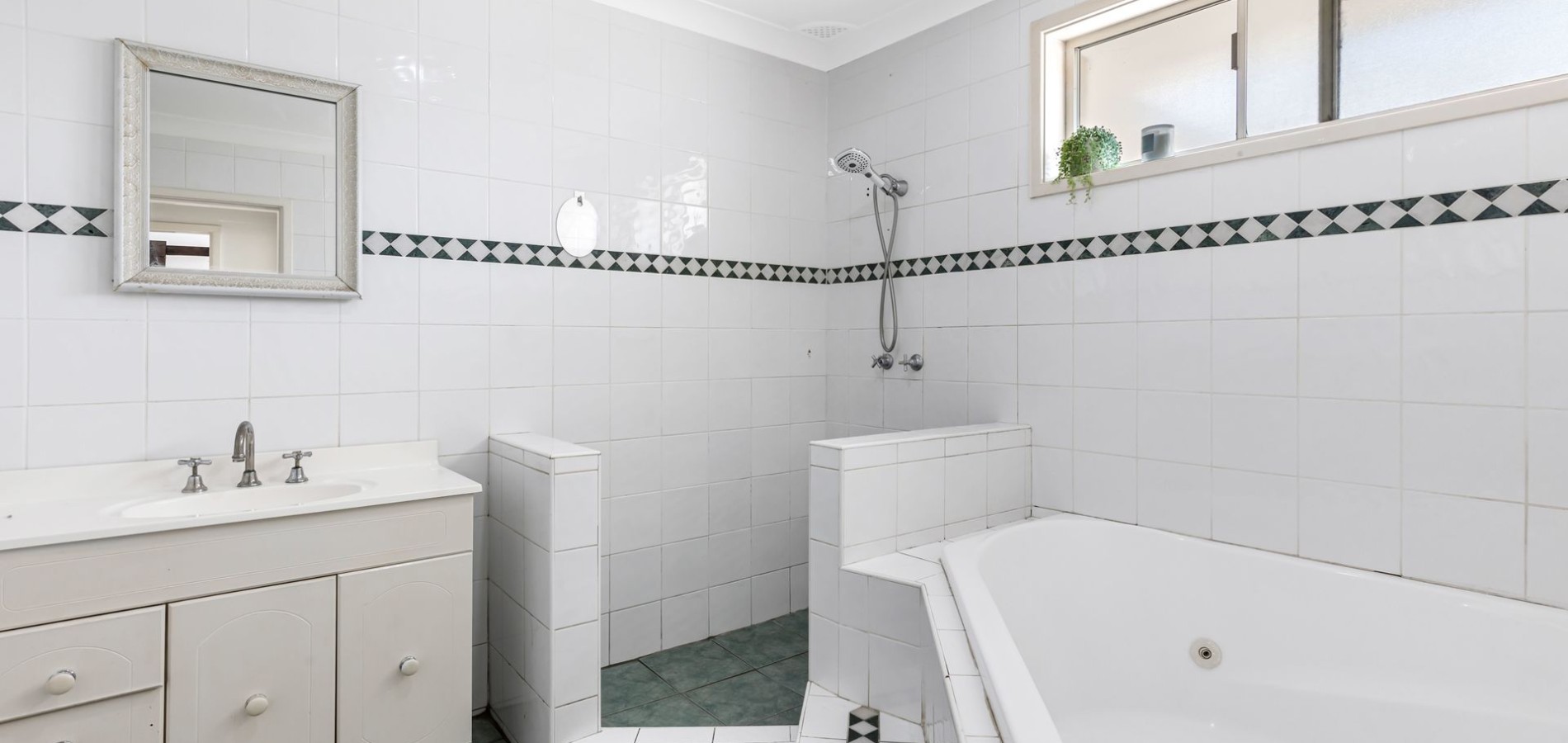 10 Sarah Crescent, Baulkham Hills NSW 2153 - photo 6