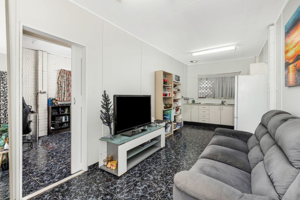 10 Sarah Crescent, Baulkham Hills NSW 2153 - photo 8