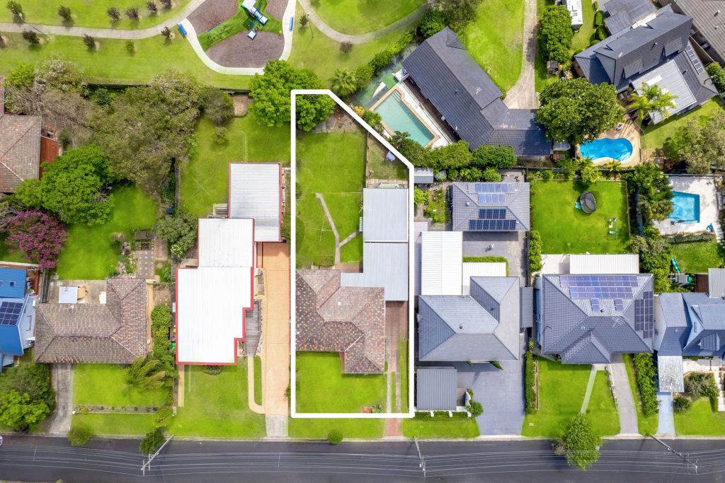 10 Sarah Crescent, Baulkham Hills NSW 2153 - photo 10