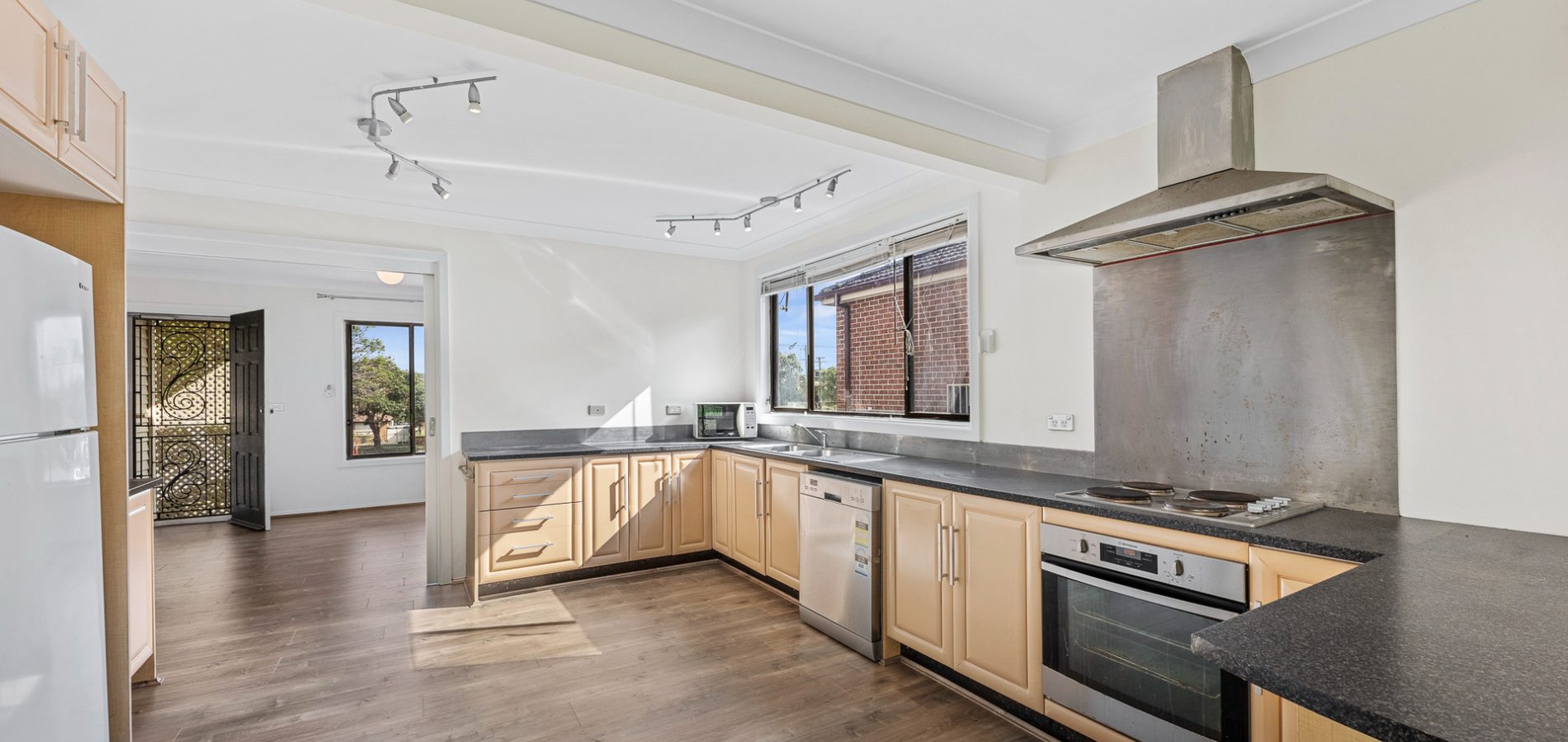 41 MacKenzie Boulevard, Seven Hills NSW 2147 - photo 3
