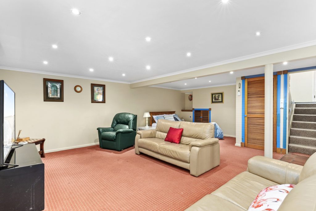 6 Lois Street, Winston Hills NSW 2153 - photo 11