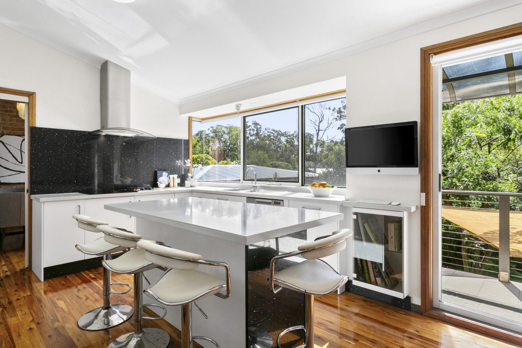 8 Yaringa Road, Castle Hill NSW 2154 - photo 2