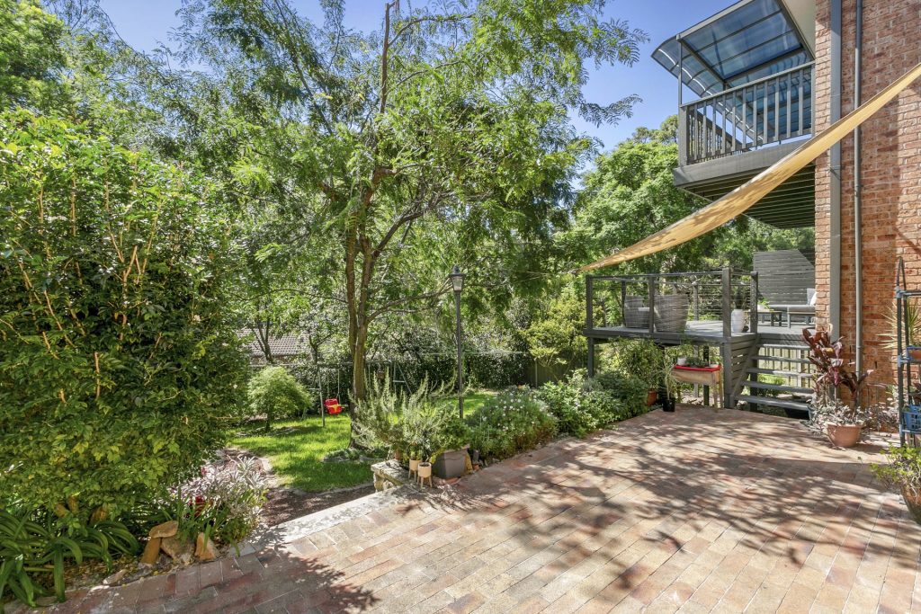 8 Yaringa Road, Castle Hill NSW 2154 - photo 15