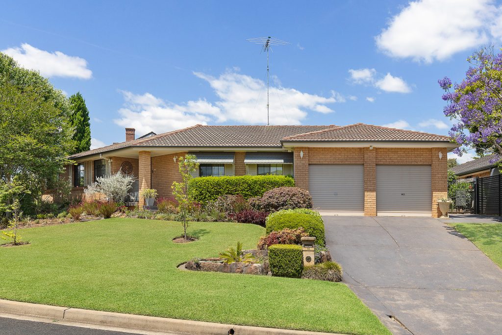 16 Chiltern Crescent, Castle Hill NSW 2154 - McGrath West Group