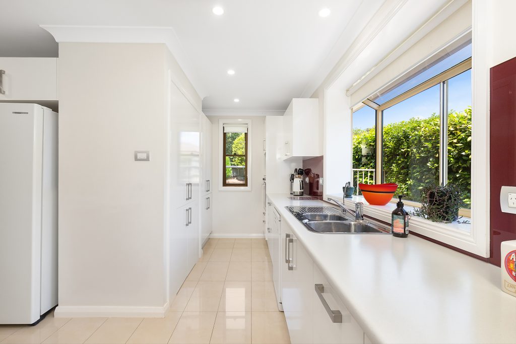 16 Chiltern Crescent, Castle Hill NSW 2154 - photo 3