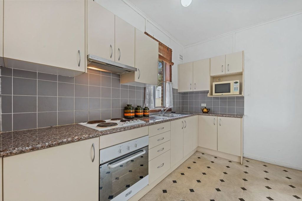 8 Vera Street, Seven Hills NSW 2147 - photo 2