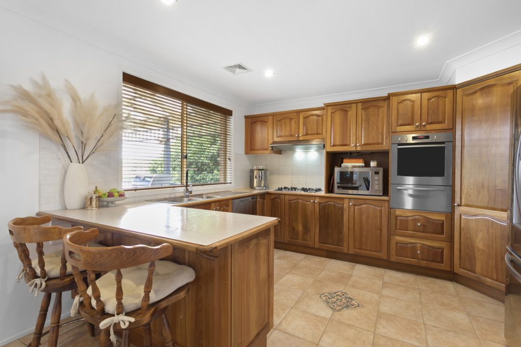 10 Grovewood Place, Castle Hill NSW 2154 - photo 2