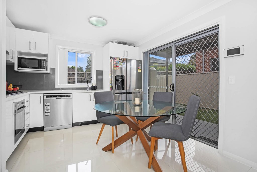 15/166 Targo Road, Girraween NSW 2145 - photo 4