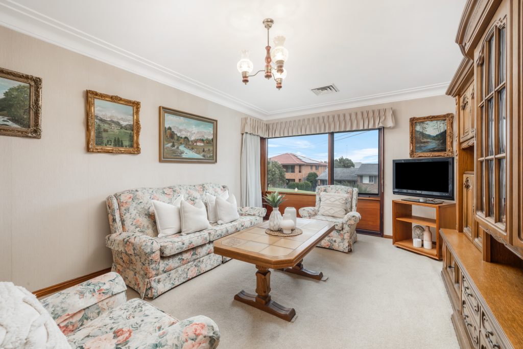 18 Lowanna Avenue, Baulkham Hills NSW 2153 - photo 2