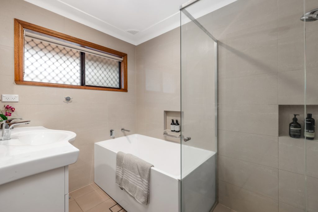 18 Lowanna Avenue, Baulkham Hills NSW 2153 - photo 13