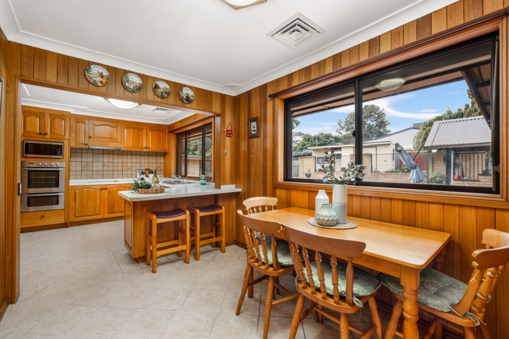 18 Lowanna Avenue, Baulkham Hills NSW 2153 - photo 4