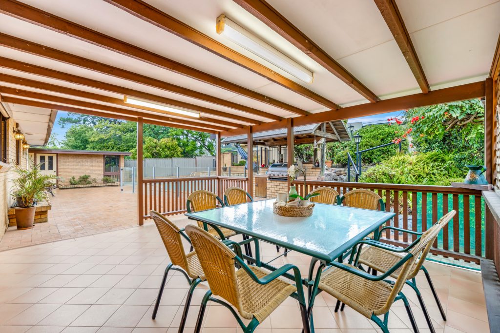 18 Lowanna Avenue, Baulkham Hills NSW 2153 - photo 8
