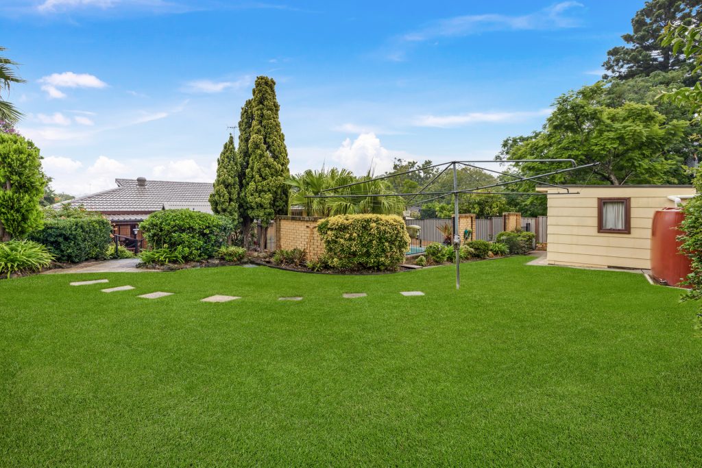 18 Lowanna Avenue, Baulkham Hills NSW 2153 - photo 9
