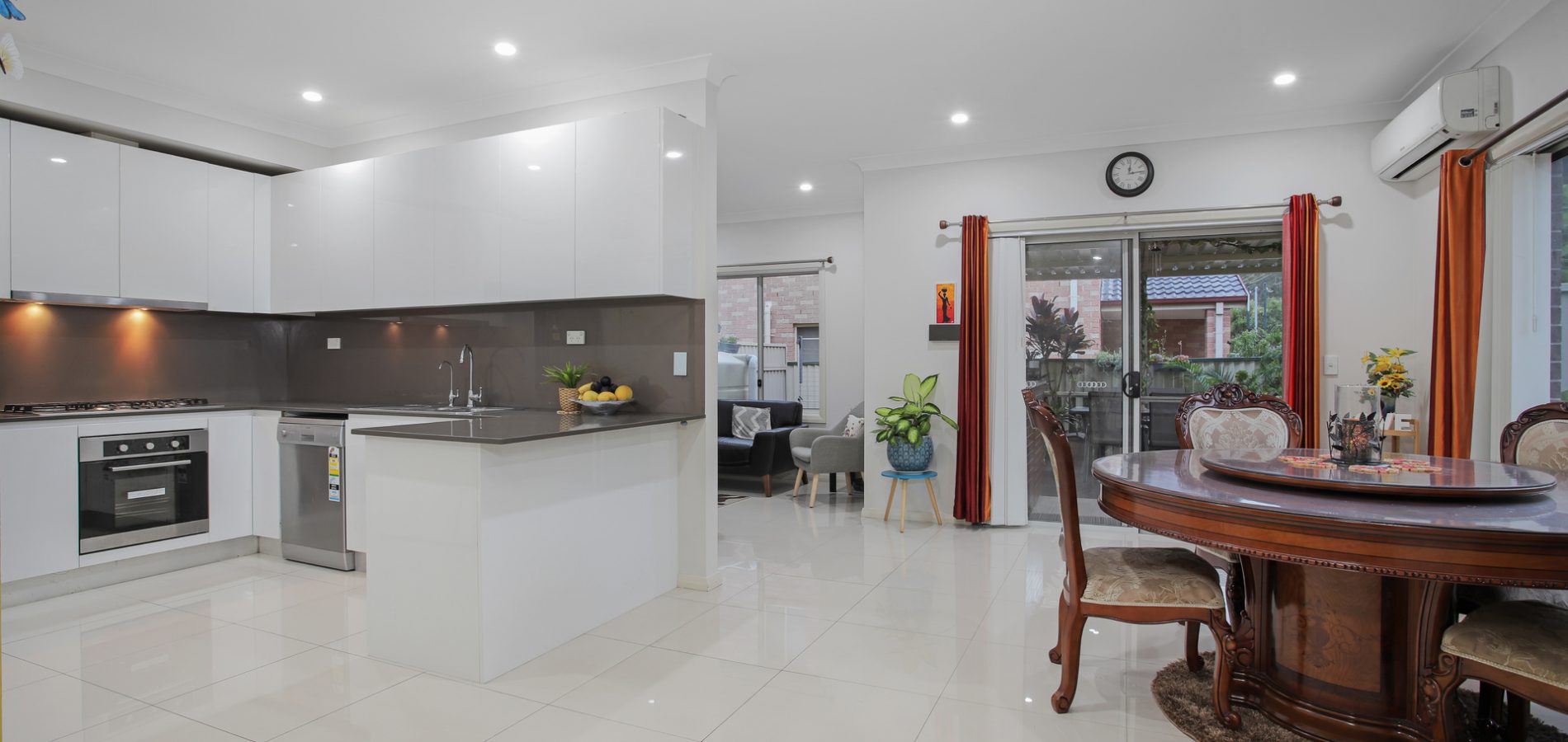 1/11 Carinya Road, Girraween NSW 2145 - photo 2
