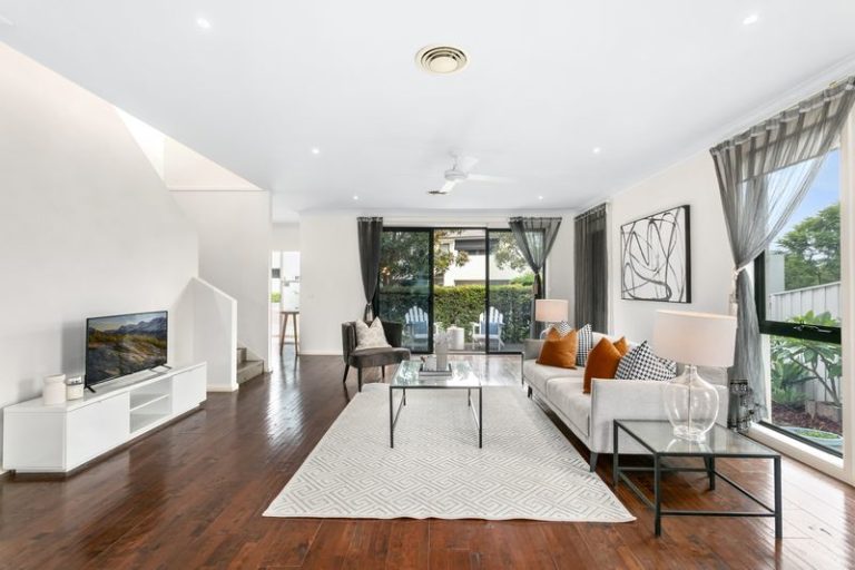 15 Baronia Circuit, Castle Hill NSW 2154 - photo 3