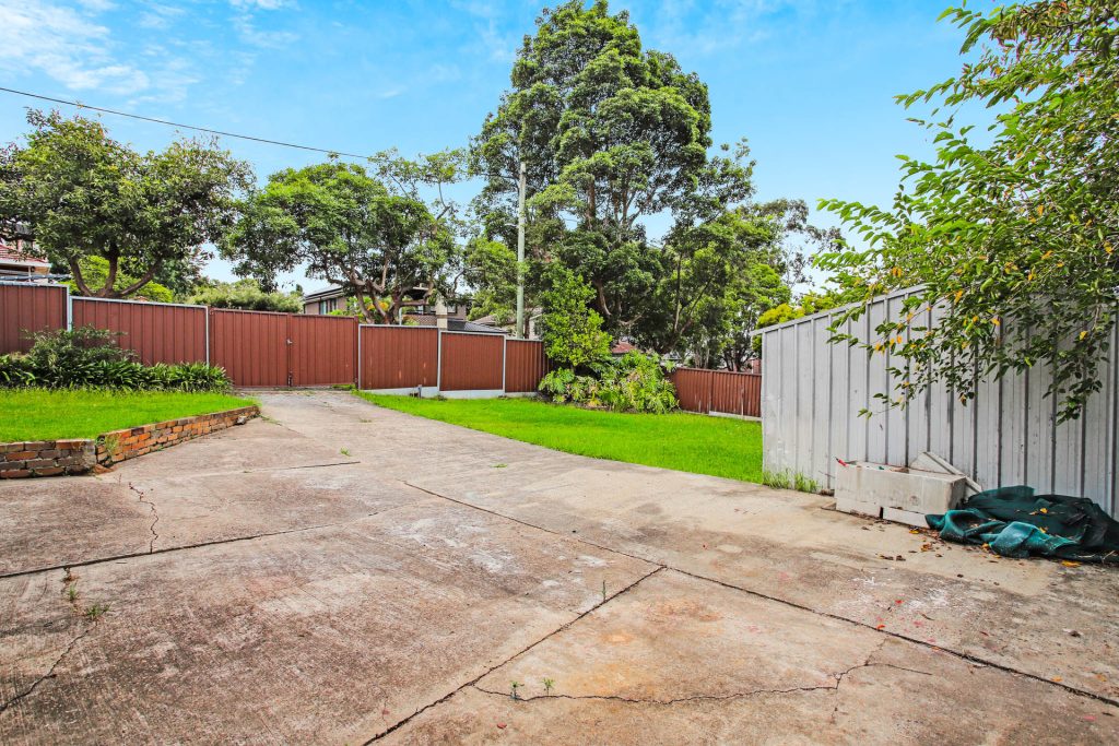 17 Bringelly Avenue, Pendle Hill NSW 2145 - photo 11