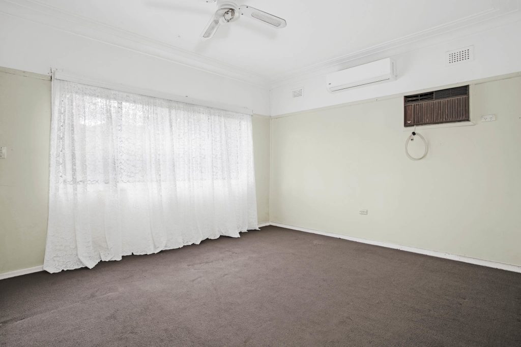 17 Bringelly Avenue, Pendle Hill NSW 2145 - photo 3
