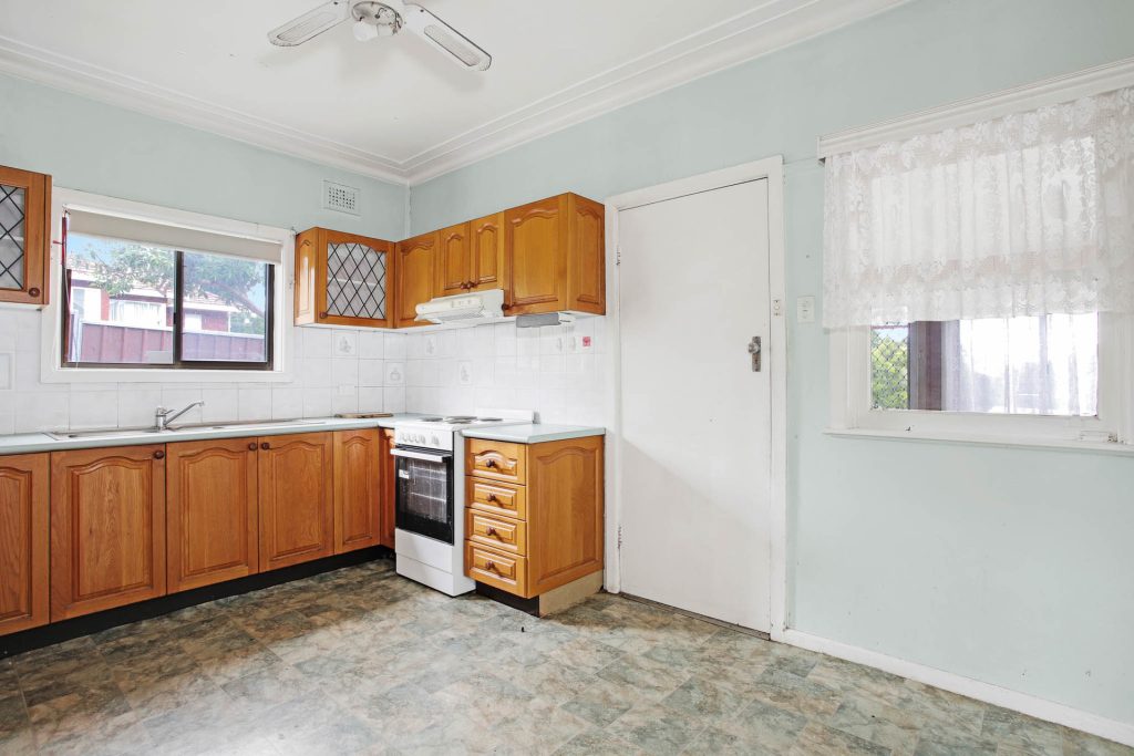 17 Bringelly Avenue, Pendle Hill NSW 2145 - photo 4