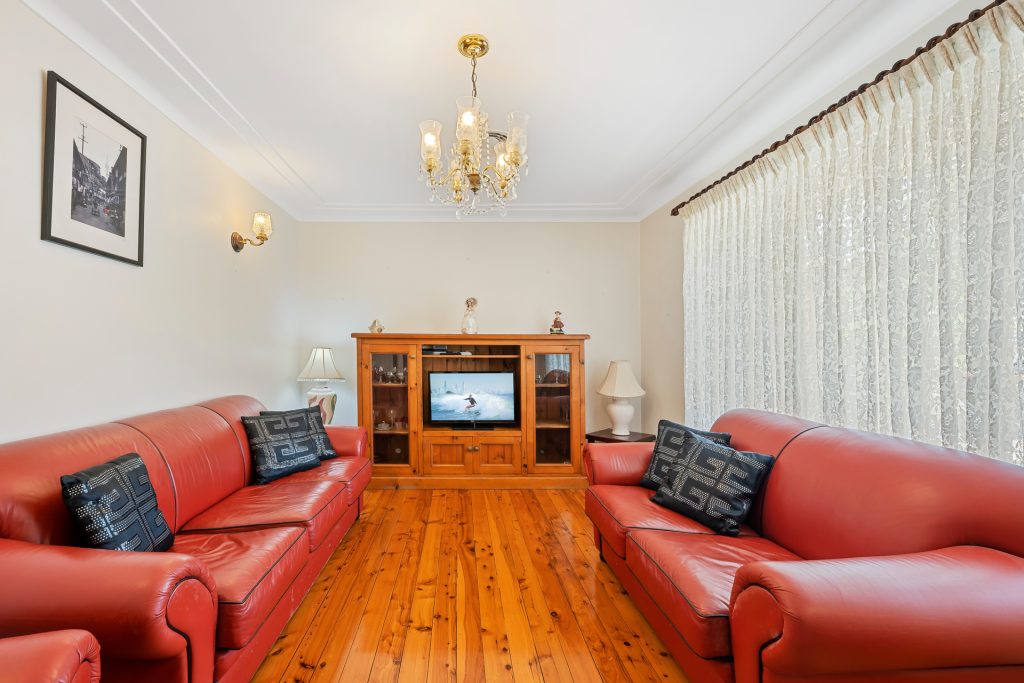 13 Mandoon Road, Girraween NSW 2145 - photo 2