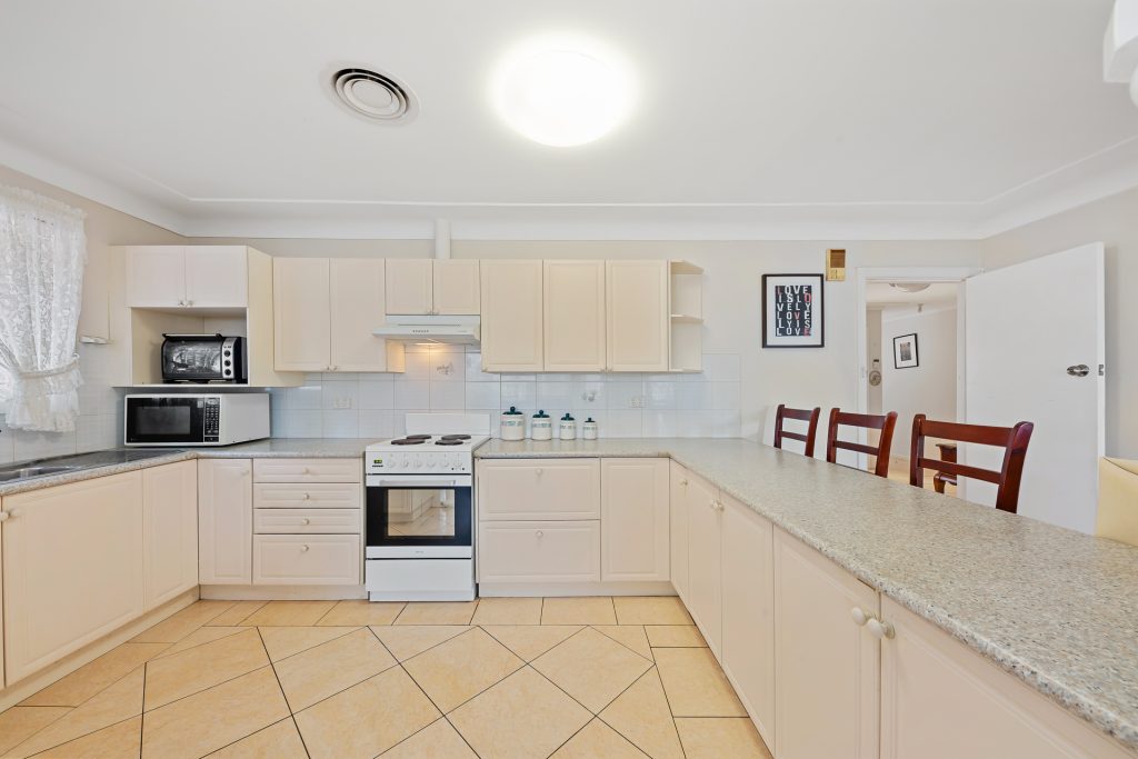 13 Mandoon Road, Girraween NSW 2145 - photo 3