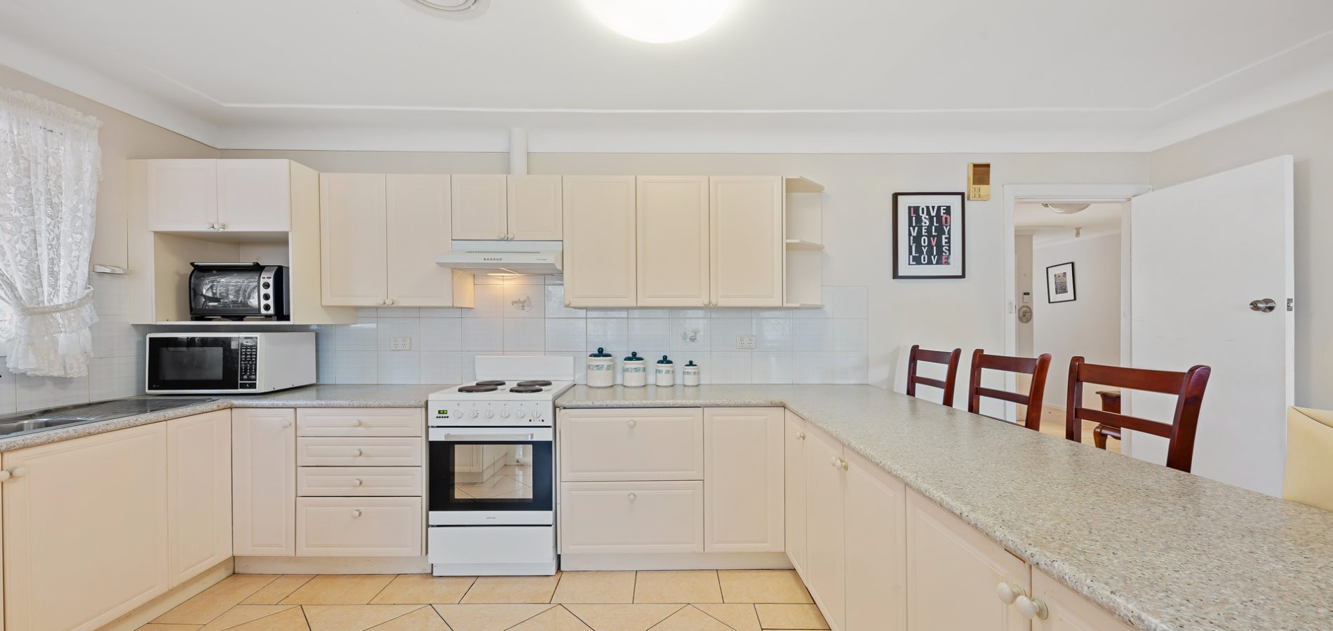 13 Mandoon Road, Girraween NSW 2145 - photo 3