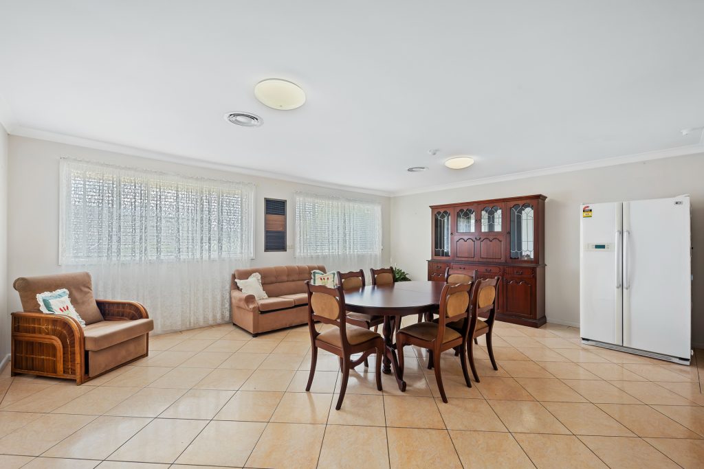 13 Mandoon Road, Girraween NSW 2145 - photo 4