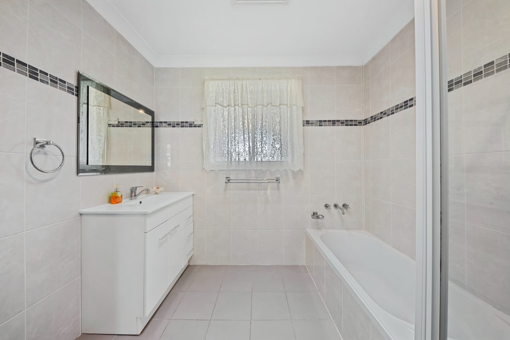 13 Mandoon Road, Girraween NSW 2145 - photo 6