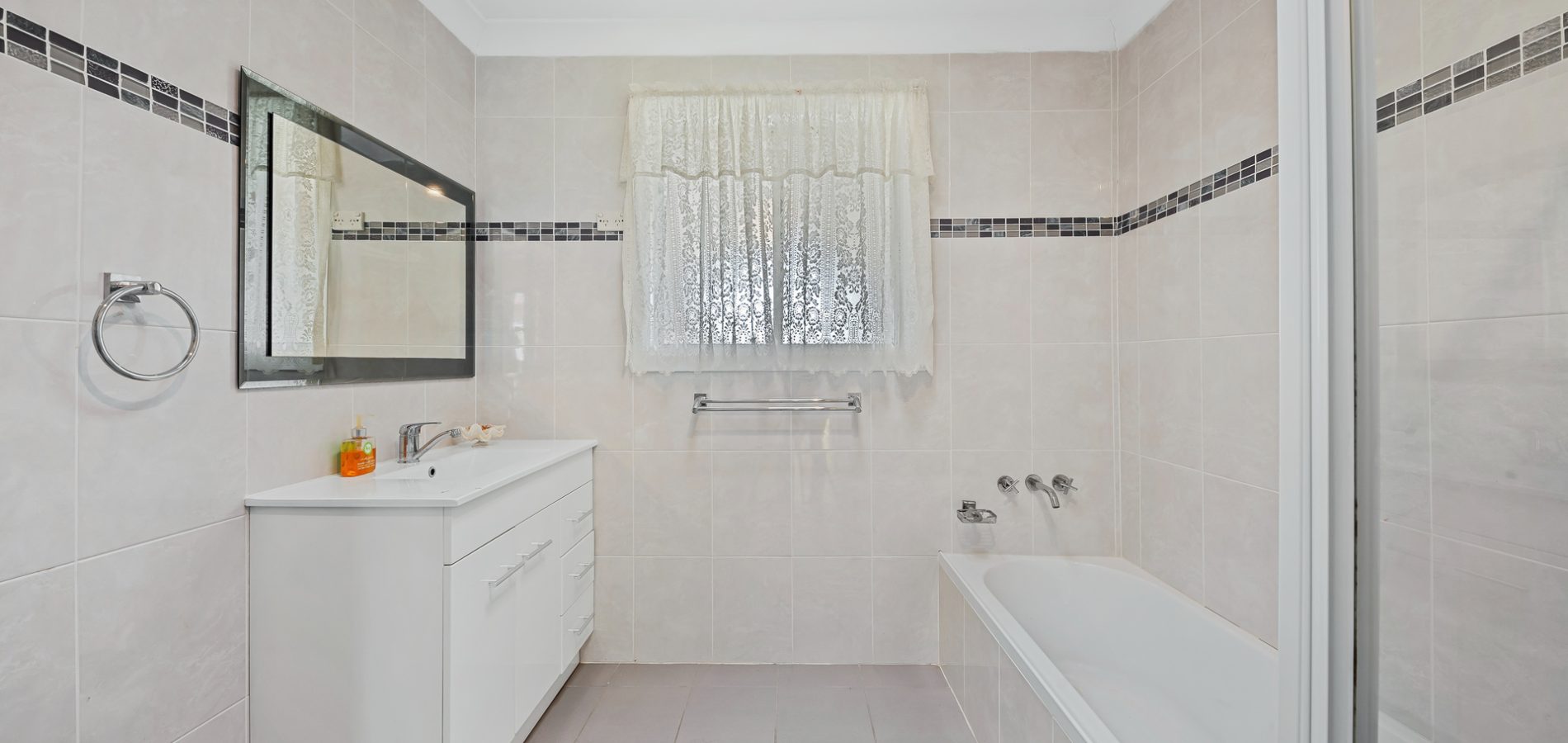 13 Mandoon Road, Girraween NSW 2145 - photo 6