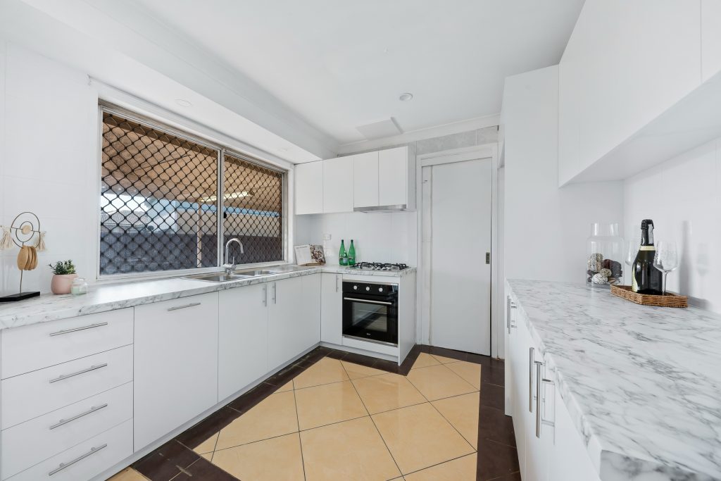 4 Oaktree Grove, Prospect NSW 2148 - photo 5