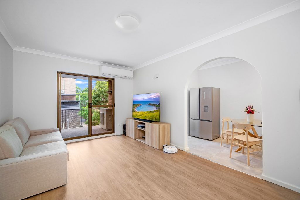 4/7 Central Avenue, Westmead NSW 2145 - photo 2