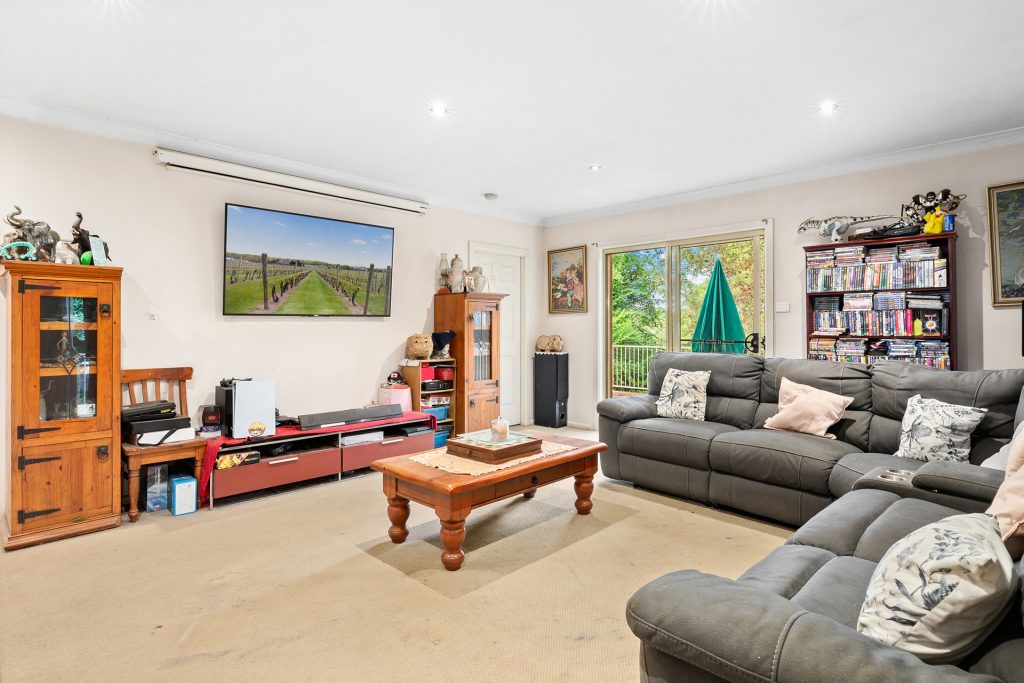 35 Cliff Avenue, Winston Hills NSW 2153 - photo 3