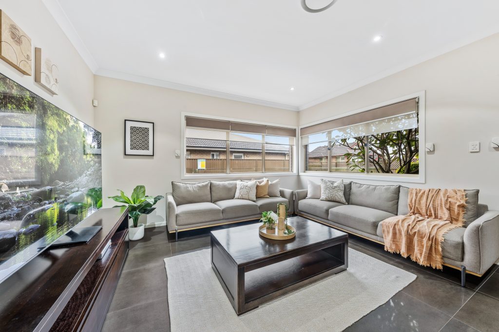 48 Hampton Crescent, Prospect NSW 2148 - photo 2