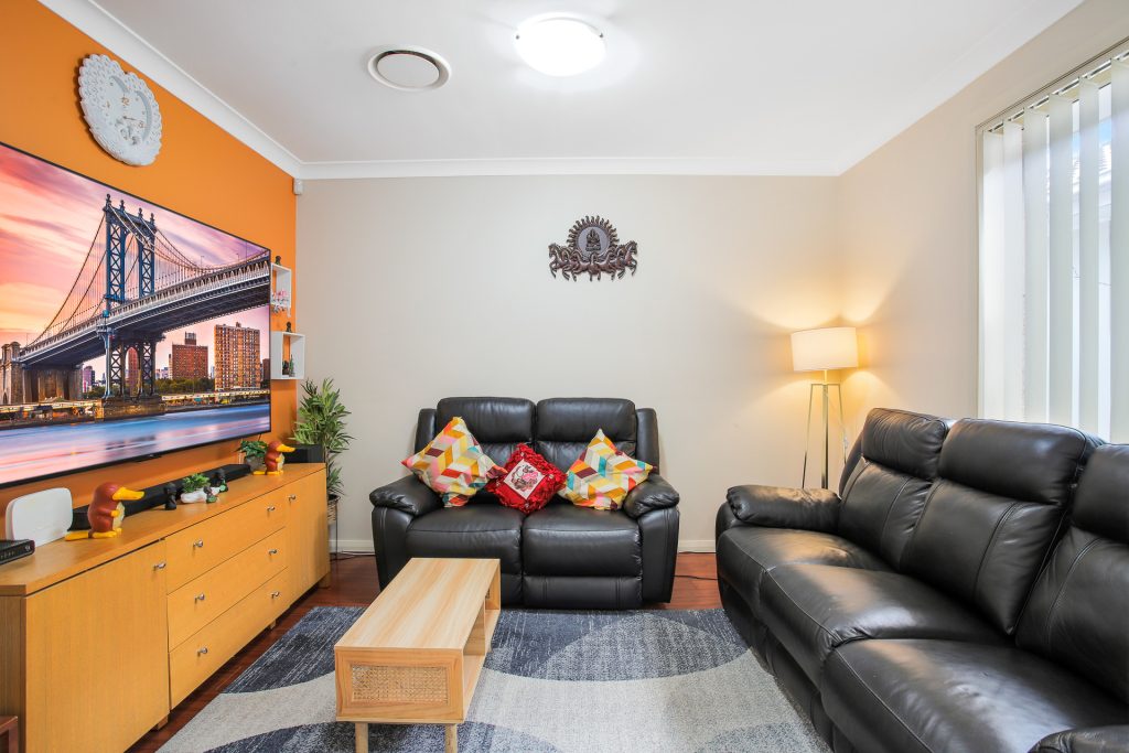 8/25 Tungarra Road, Girraween NSW 2145 - photo 2