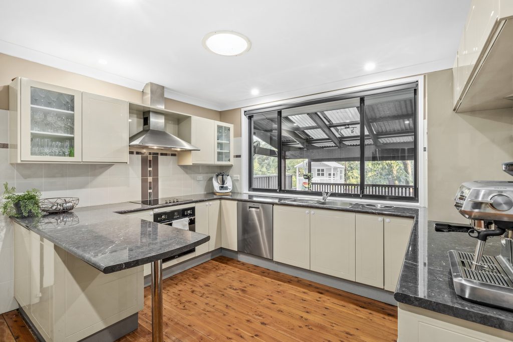33 Churchill Drive, Winston Hills NSW 2153 - photo 7