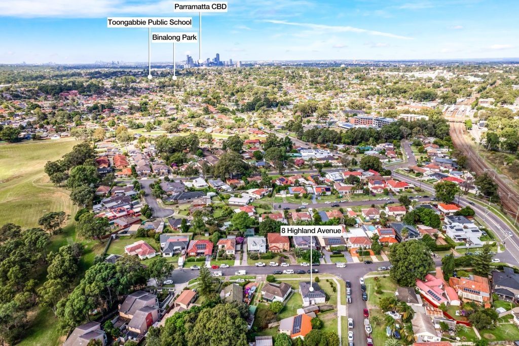 8 Highland Avenue, Toongabbie NSW 2146 - photo 14