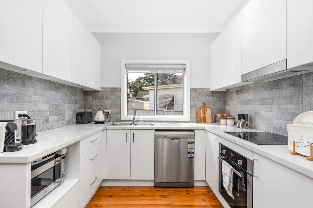 8 Highland Avenue, Toongabbie NSW 2146 - photo 5