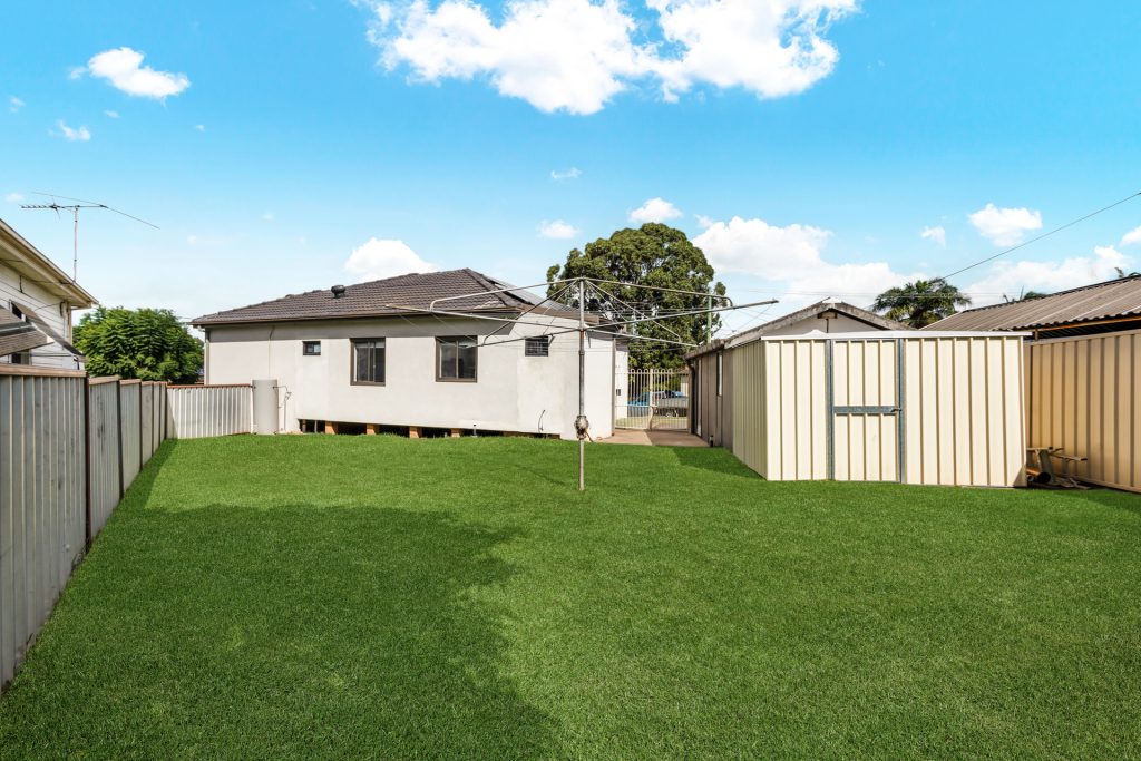 8 Highland Avenue, Toongabbie NSW 2146 - photo 9