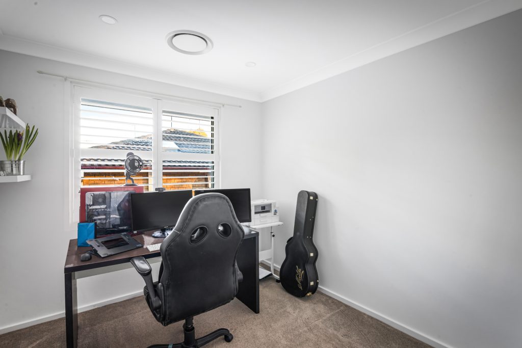 210 Madagascar Drive, Kings Park NSW 2148 - photo 10