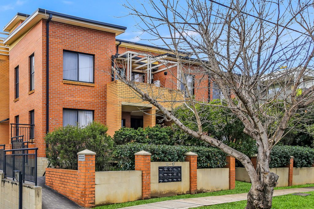 10/10 Reid Avenue, Westmead NSW 2145 - photo 2