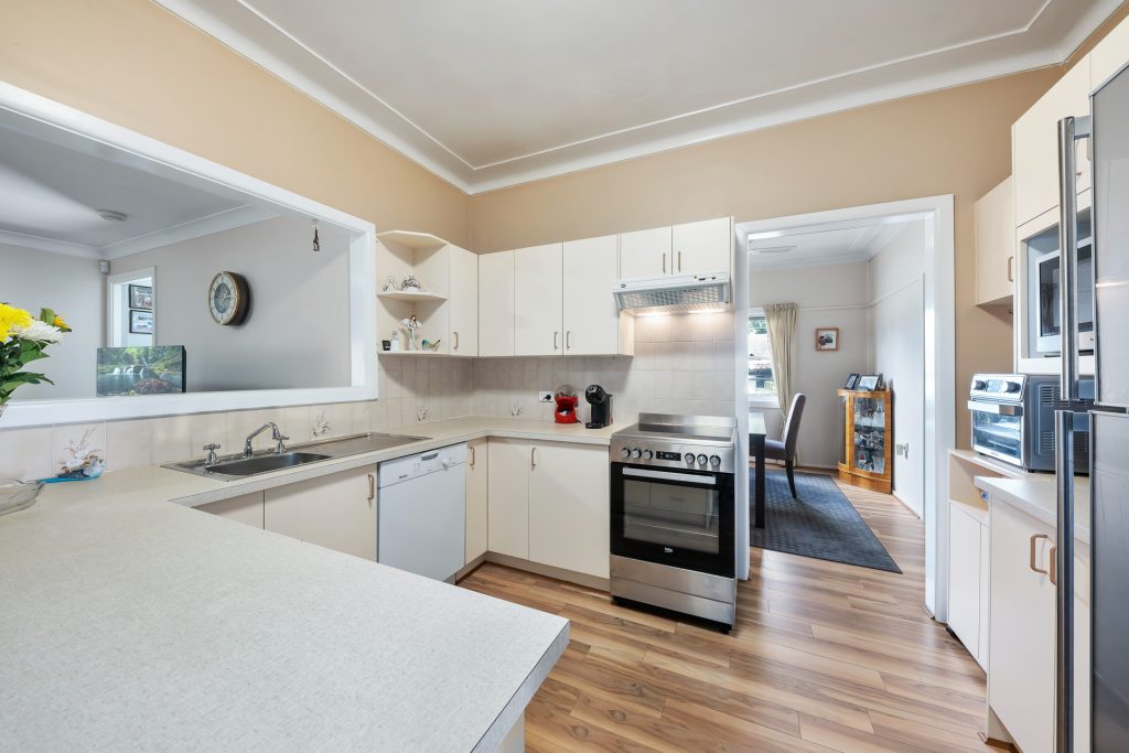 12 Fuller Street, Seven Hills NSW 2147 - photo 4
