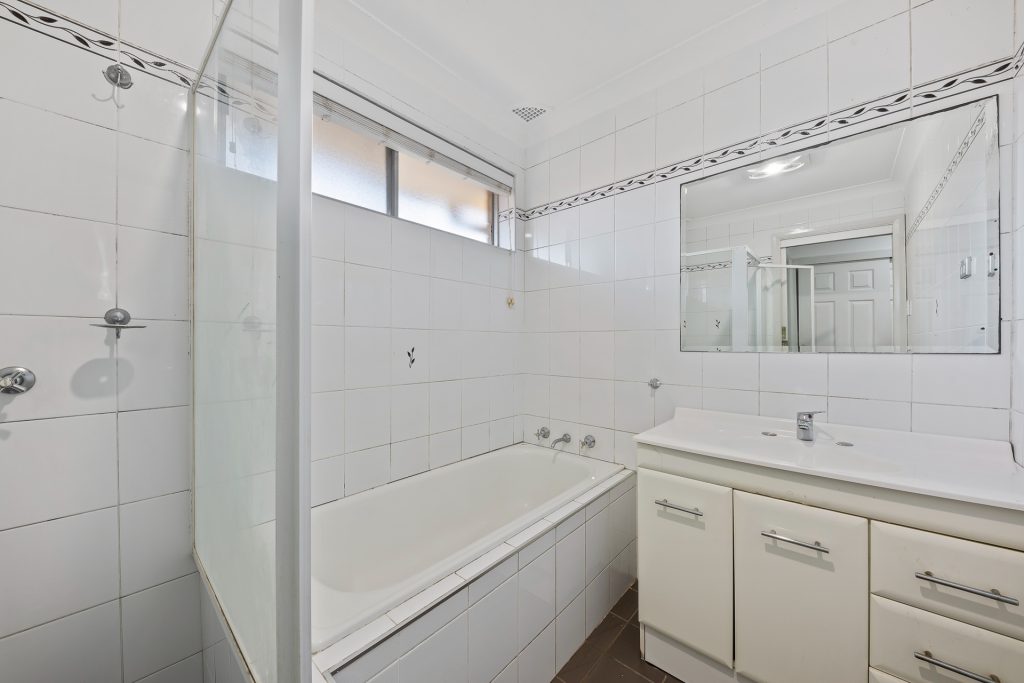 7 Zambesi Road, Seven Hills NSW 2147 - photo 7